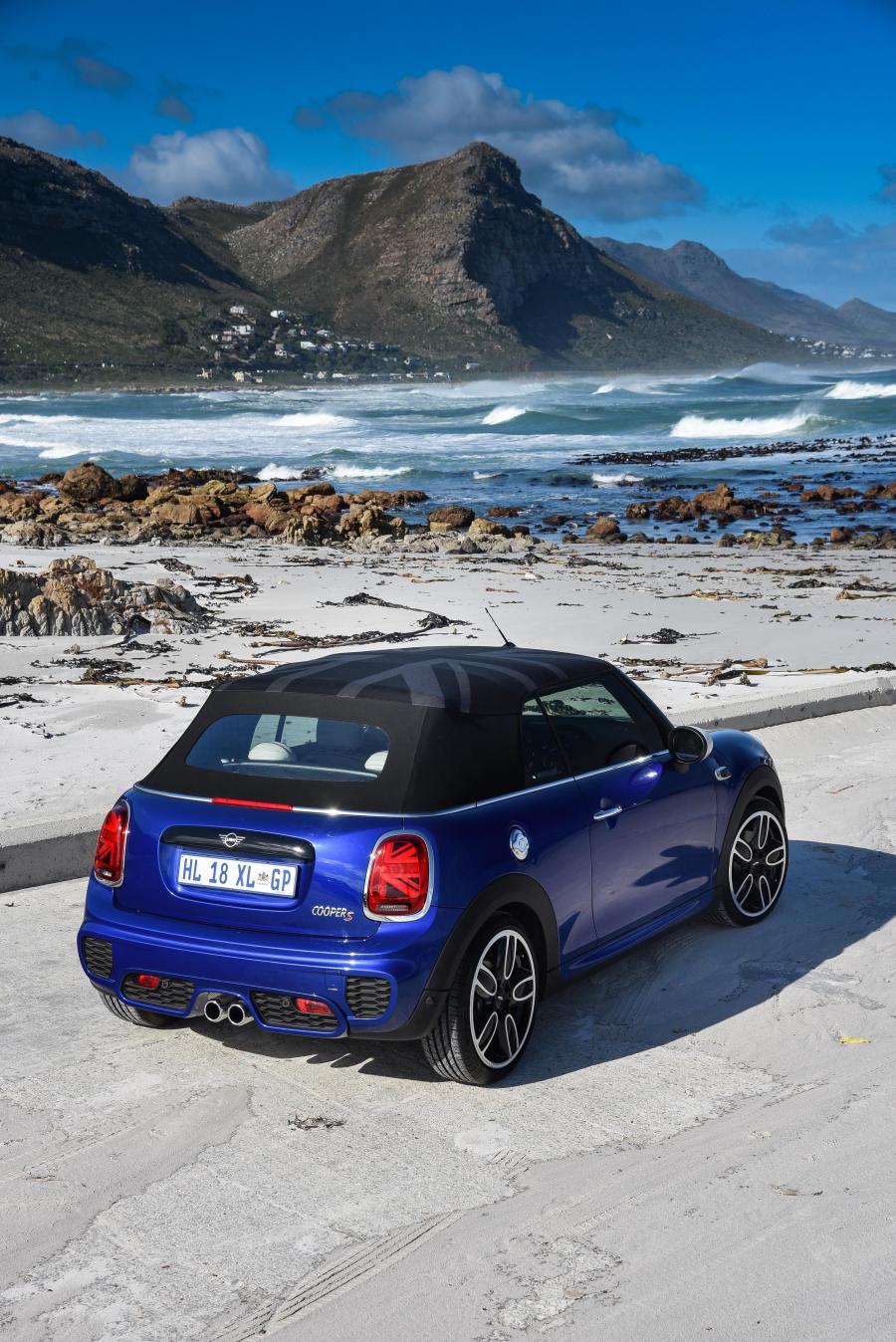  Mini Cooper S Cabrio (F57) 2018 года  (ZA) (фото 27 из 35)